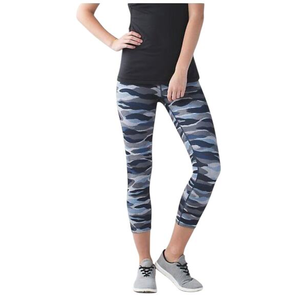 NEW Lululemon Wunder Under Crop III Mini Coast Camo Deep Navy Multi Size 2 - Picture 2 of 11